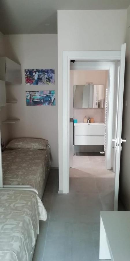 Town-Beach Home Чивитанова-Марке Экстерьер фото