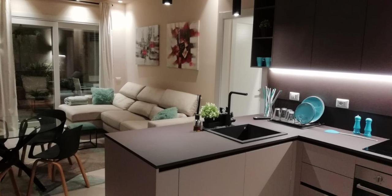 Town-Beach Home Чивитанова-Марке Экстерьер фото