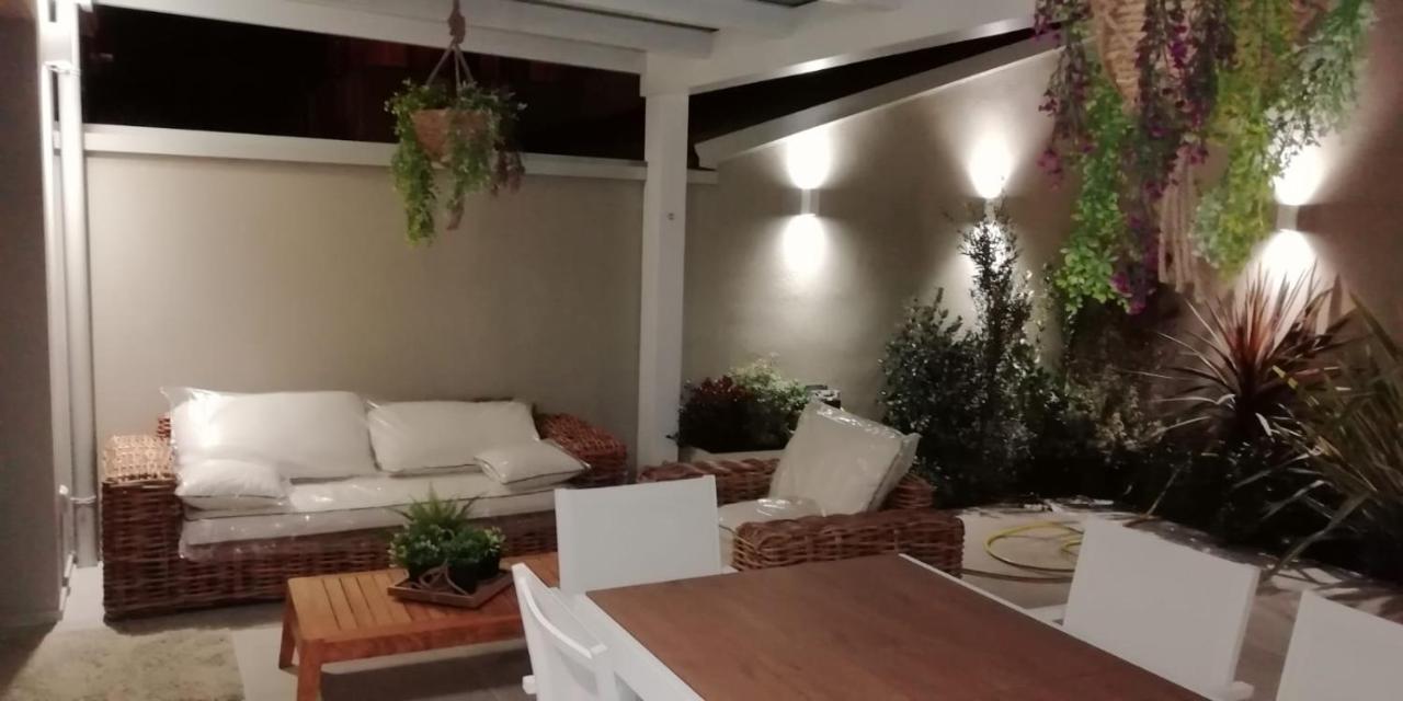 Town-Beach Home Чивитанова-Марке Экстерьер фото